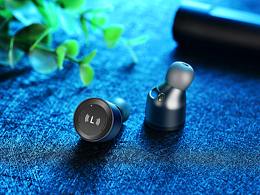 蓝牙耳机和自拍杆精修