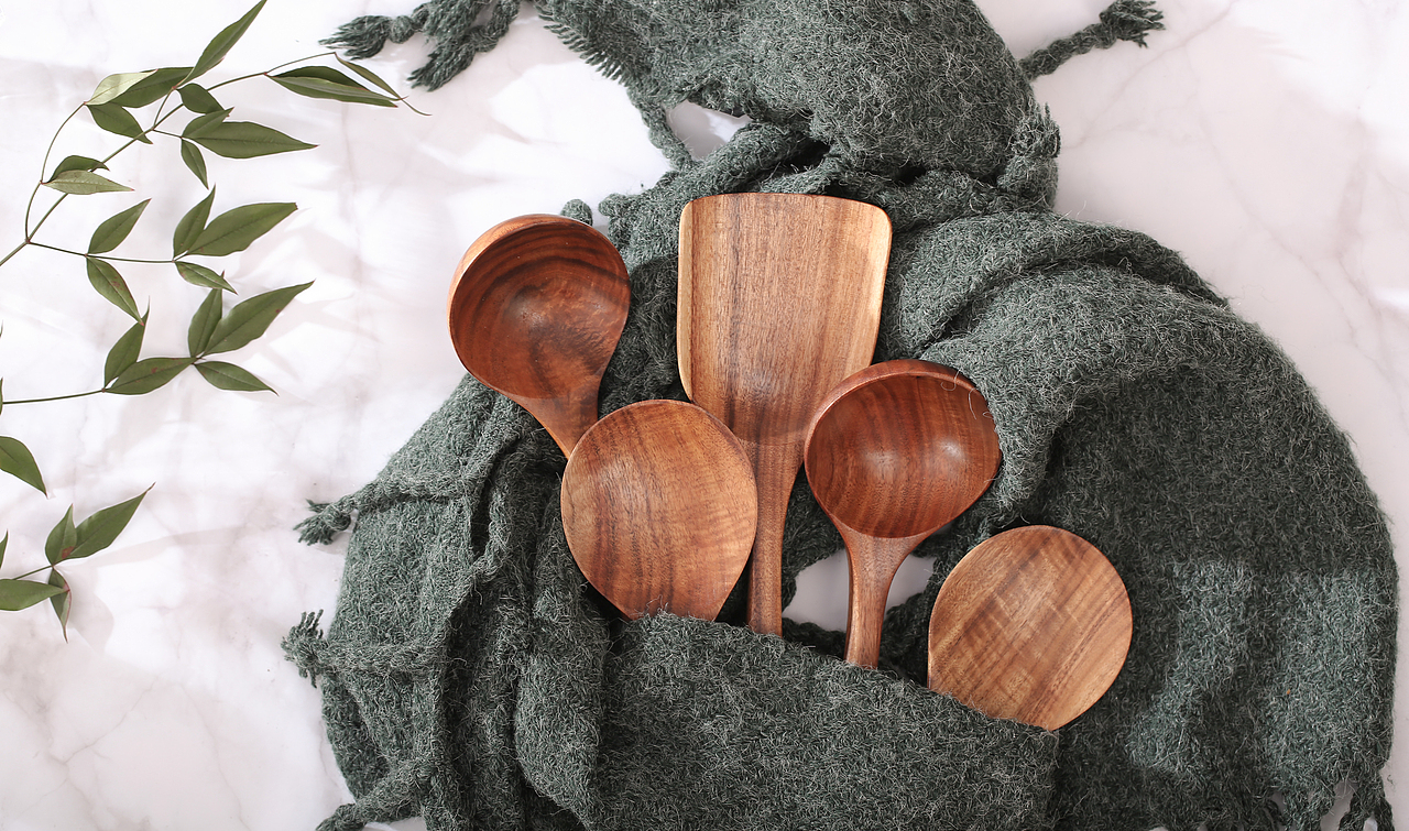 实木锅铲勺拍摄