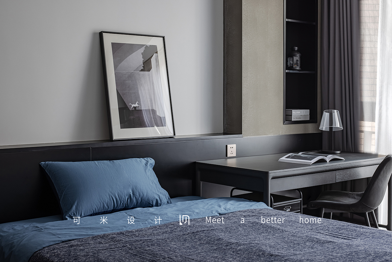 灰色的书桌,拥有时髦的质感,带来简洁美学与实用功能的平衡。