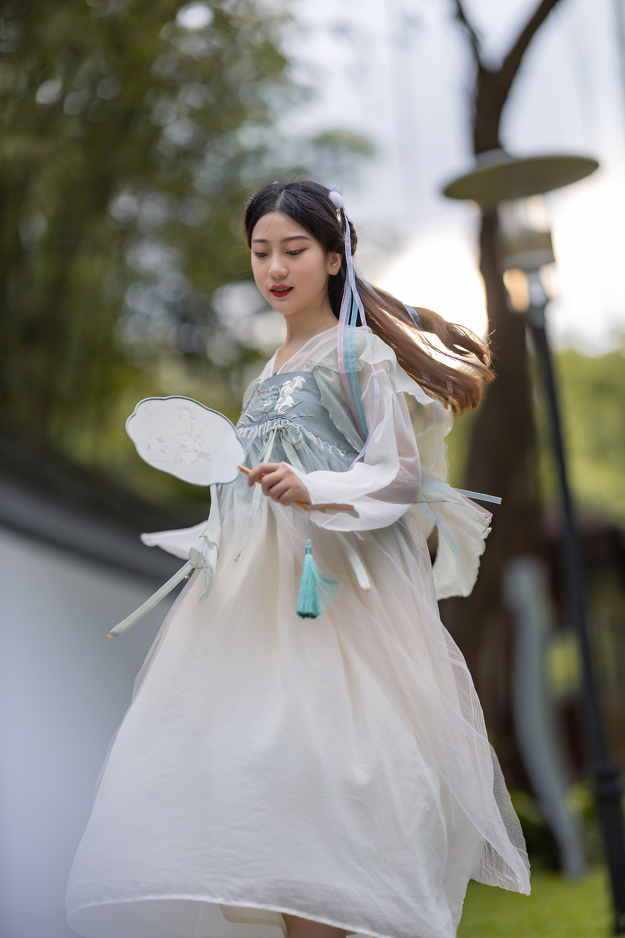 提及年少一词，当与忧愁相斥~ | 汉服拍摄（图ZMjY1MzczMzQw） - 人像摄影 - 站酷设计师阿Q正在转原创素材 - 站酷ZCOOL