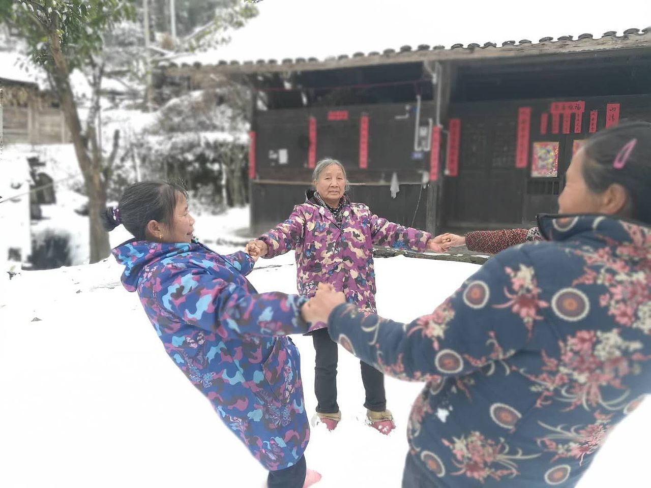 奶奶们的微笑（图ZMTQwNjk3NjIw） - 人像摄影 - 站酷设计师左燕飞原创素材 - 站酷ZCOOL