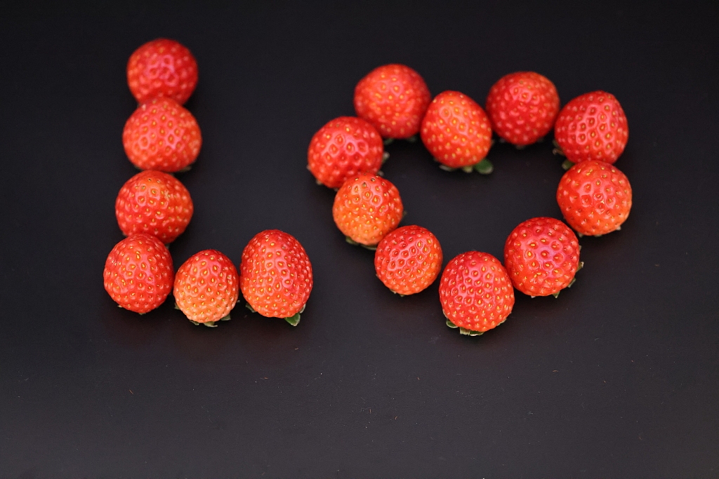 草莓图片素材背景高清图片草莓数字123456789草莓爱心（图ZMjg1NTI5NjMy） - 产品摄影 - 站酷设计师饿狐原创背景素材原创素材 - 站酷ZCOOL