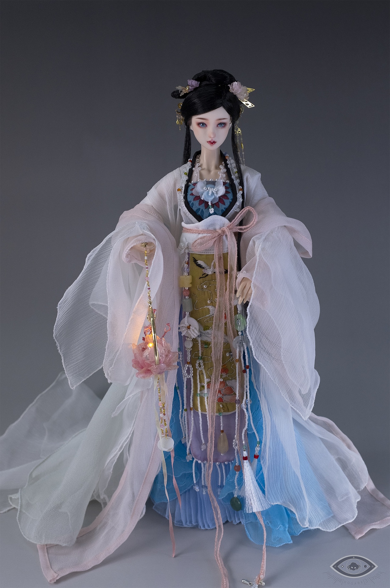 「睹尔DOOARE合作成品--谷雨」
妆师:龙龙龙<br>服装师:冬梨<br>发型&首饰师:范范<br>提灯道具:曼的清