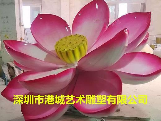仿真植物玻璃钢荷花雕塑是地标性“建筑”