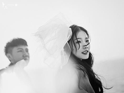 我是因与神明交错而闪闪发光的少女。 