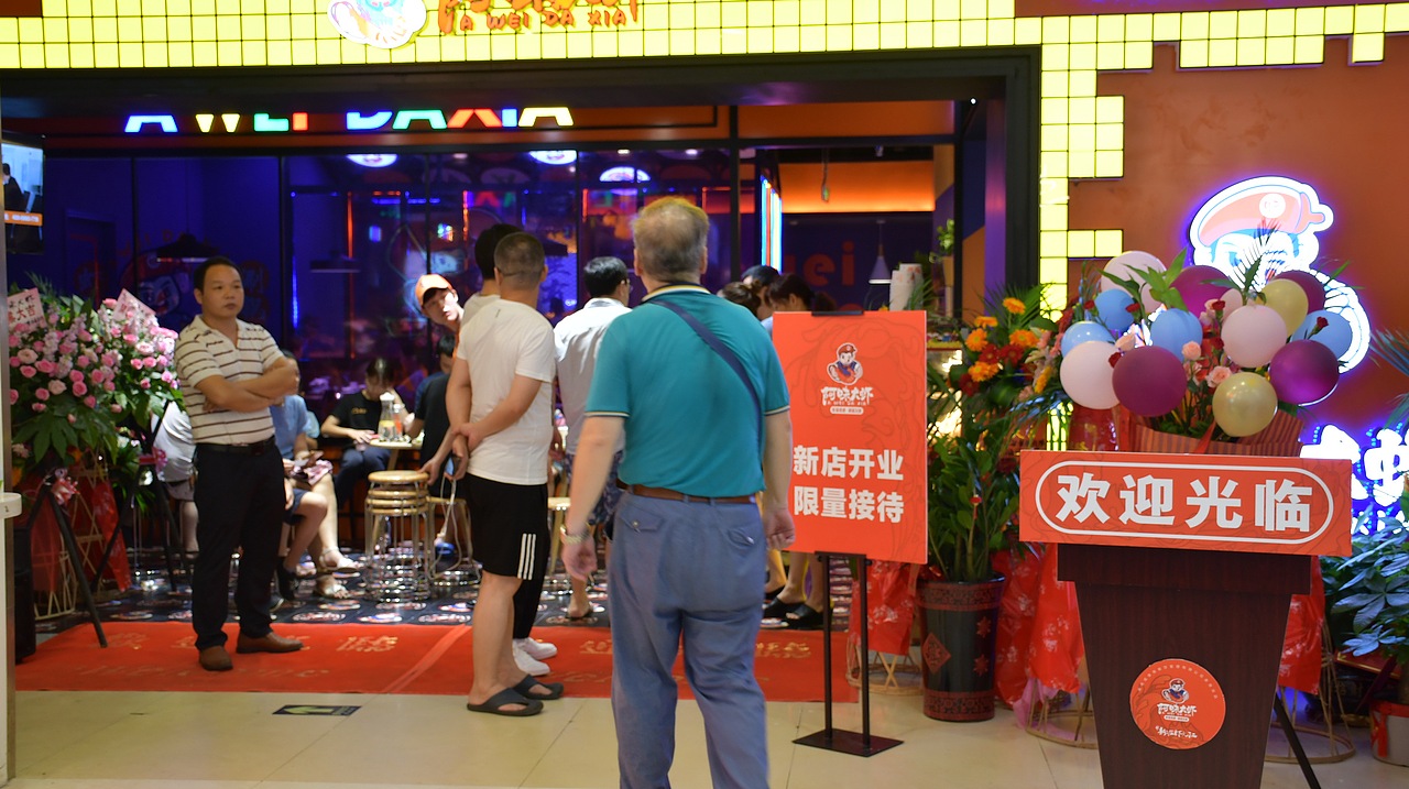 阿味大虾火锅连锁餐饮旗舰店实景拍摄 - 连锁加盟品牌（图ZMTcyNDkwMTEy） - 人像摄影 - 站酷设计师英皇视觉原创素材 - 站酷ZCOOL