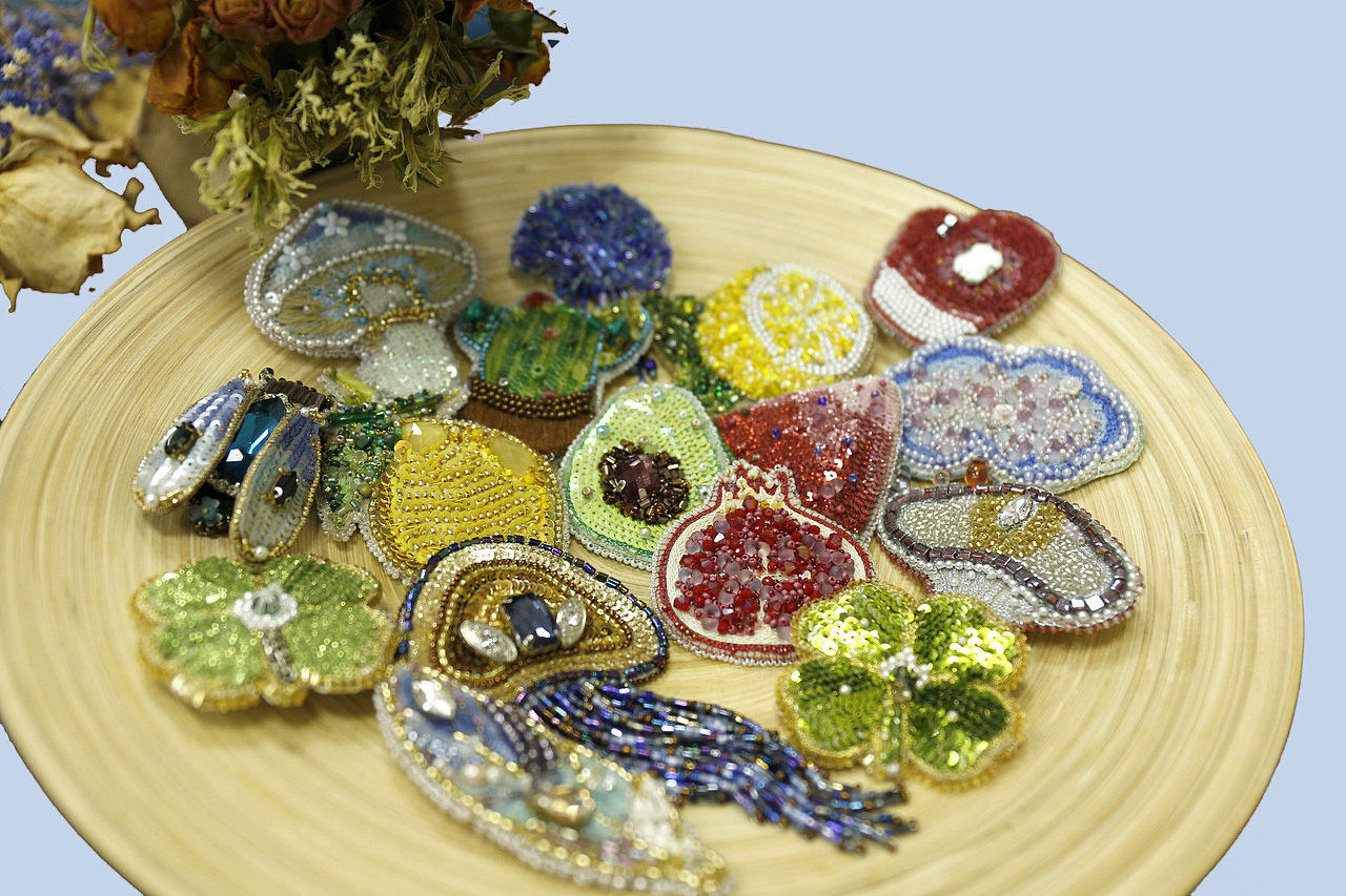 法式刺绣钉珠胸针