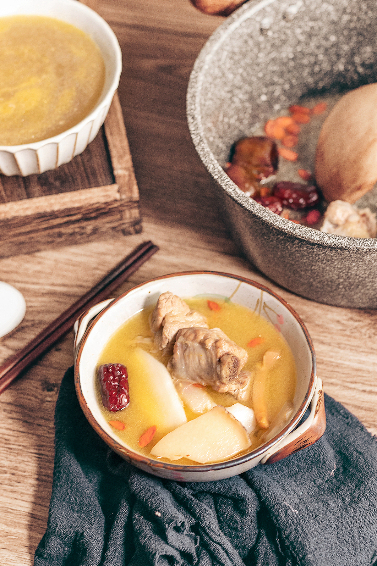 煲汤料 排骨汤美食汤水摄影