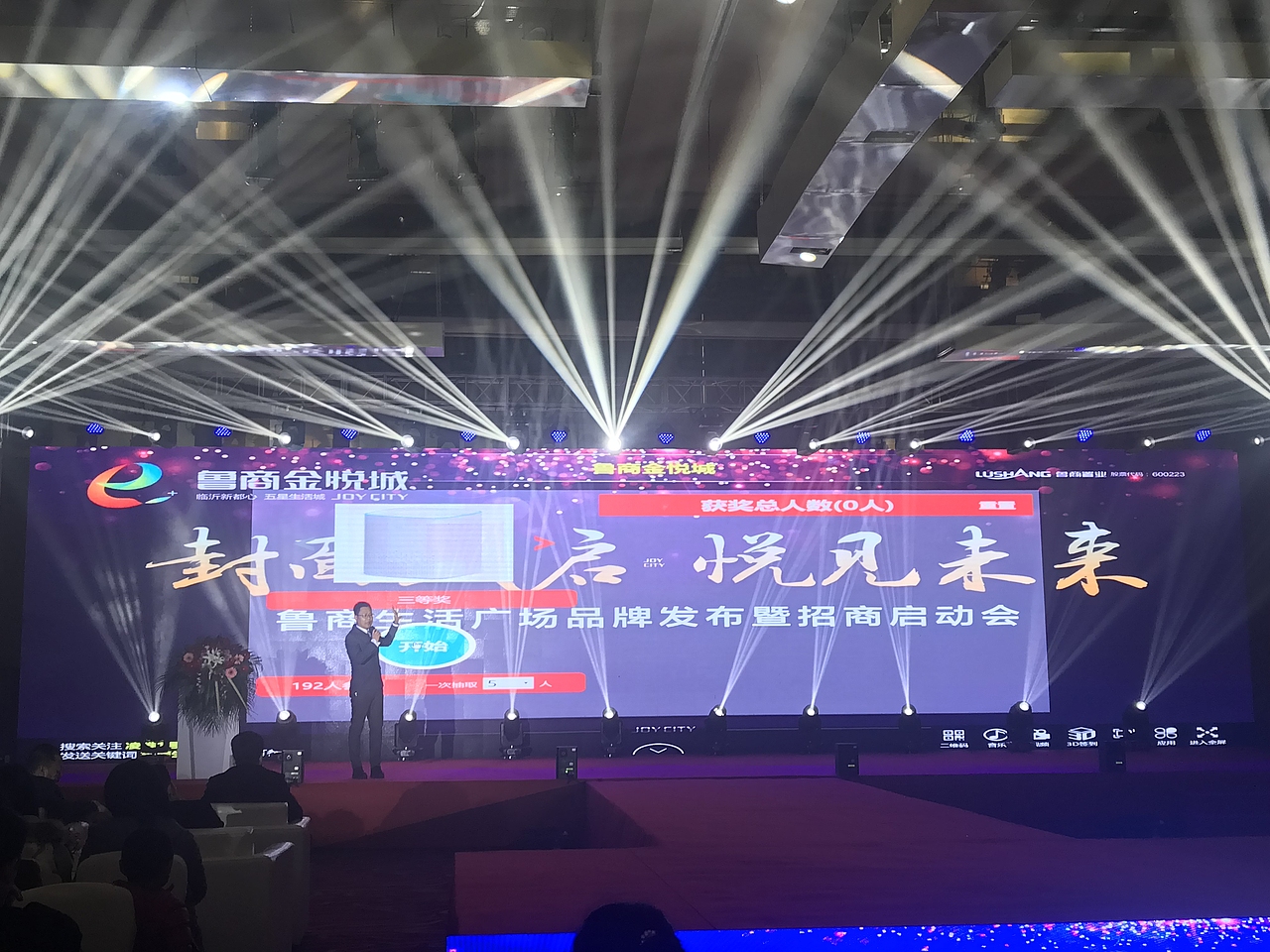 商业街发布会简约效果图及实际执行照片视频（图ZMTgzNzkwNzAw） - 场景 - 站酷设计师放狼的小羊原创素材 - 站酷ZCOOL