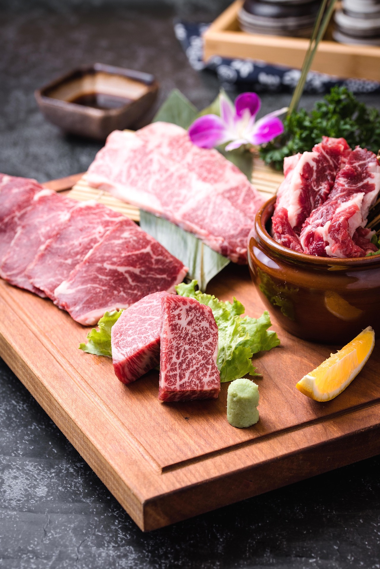 吉楽丸烧肉·深夜酒馆生牛肉拍摄