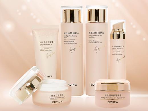 臻致系列护肤品套装-海报