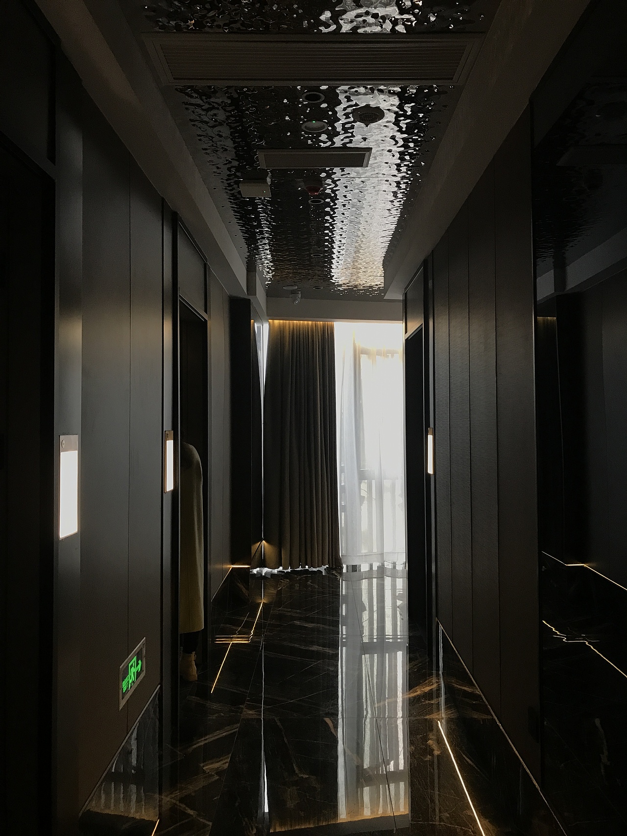 聆耳畔高品质采耳-品牌形象与空间设计