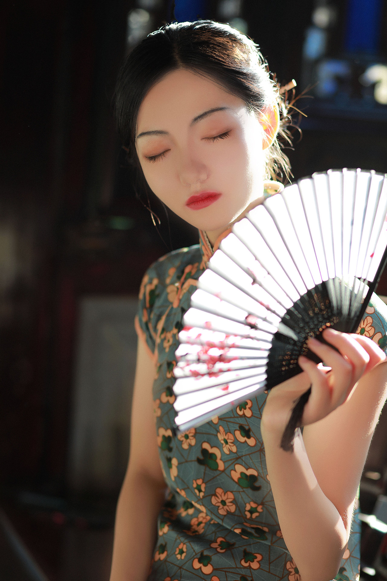 最是那一低头的温柔（图ZMjI3NjcwNDEy） - 人像摄影 - 站酷设计师子诺ZiNeo原创素材 - 站酷ZCOOL