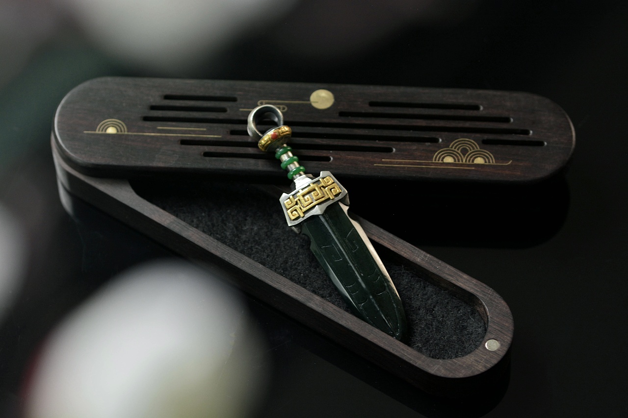 设计师作品|纯均剑翡翠吊坠