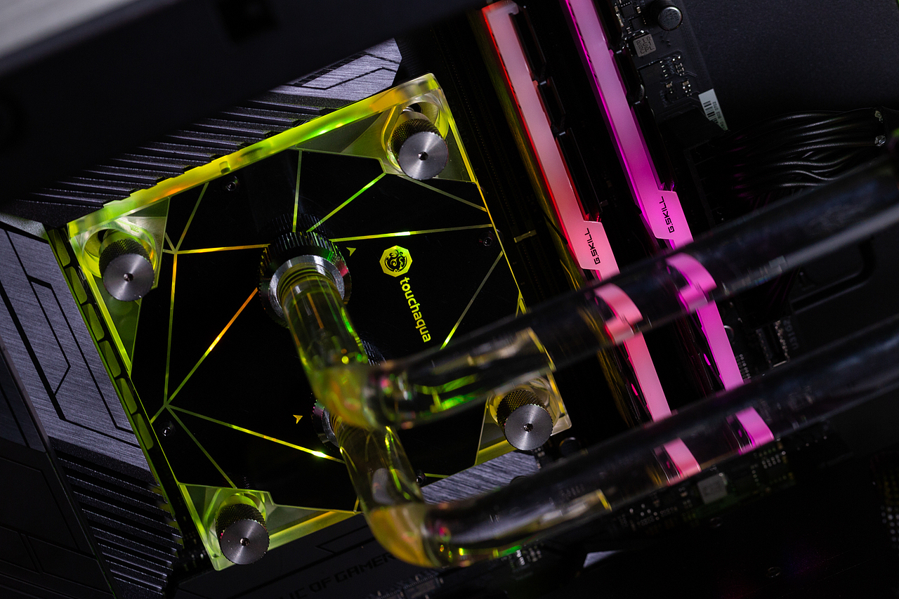 电脑水冷主机拍摄