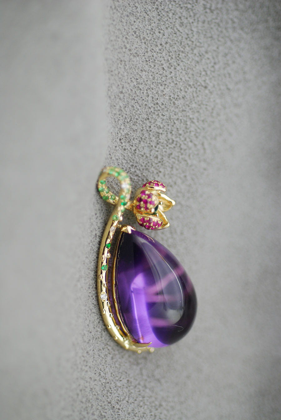 珠宝定制,彩宝设计,紫晶珠宝设计,花珠宝,禅意珠宝,艺术珠宝定制作品