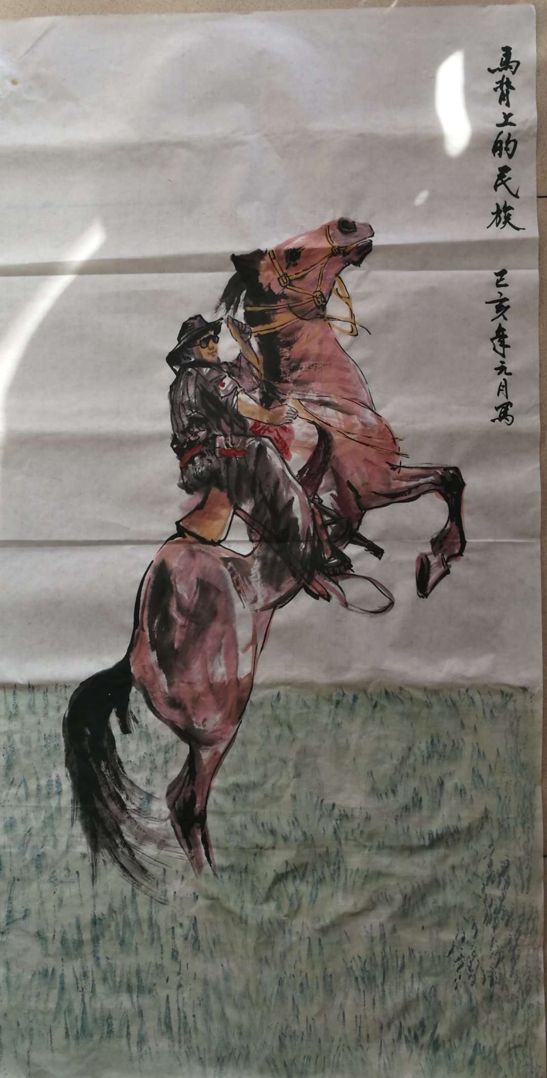 马背上的画作图片