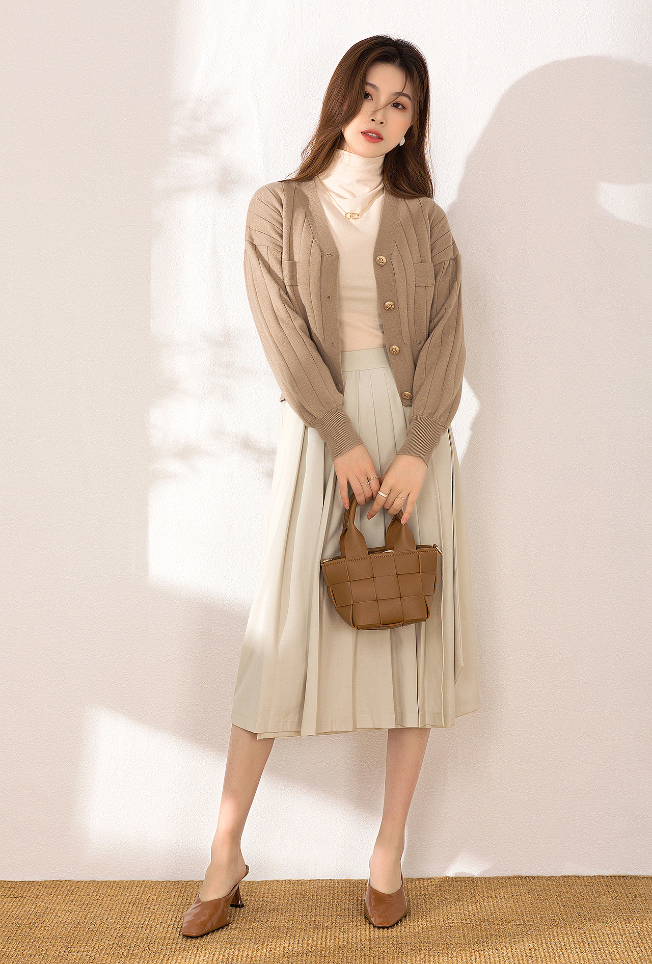 秋冬装羽绒服呢大衣针织衫知性轻成熟模特服装拍摄照影（图ZMjYyNjAwMjAw） - 产品摄影 - 站酷设计师ZRVISION原创素材 - 站酷ZCOOL