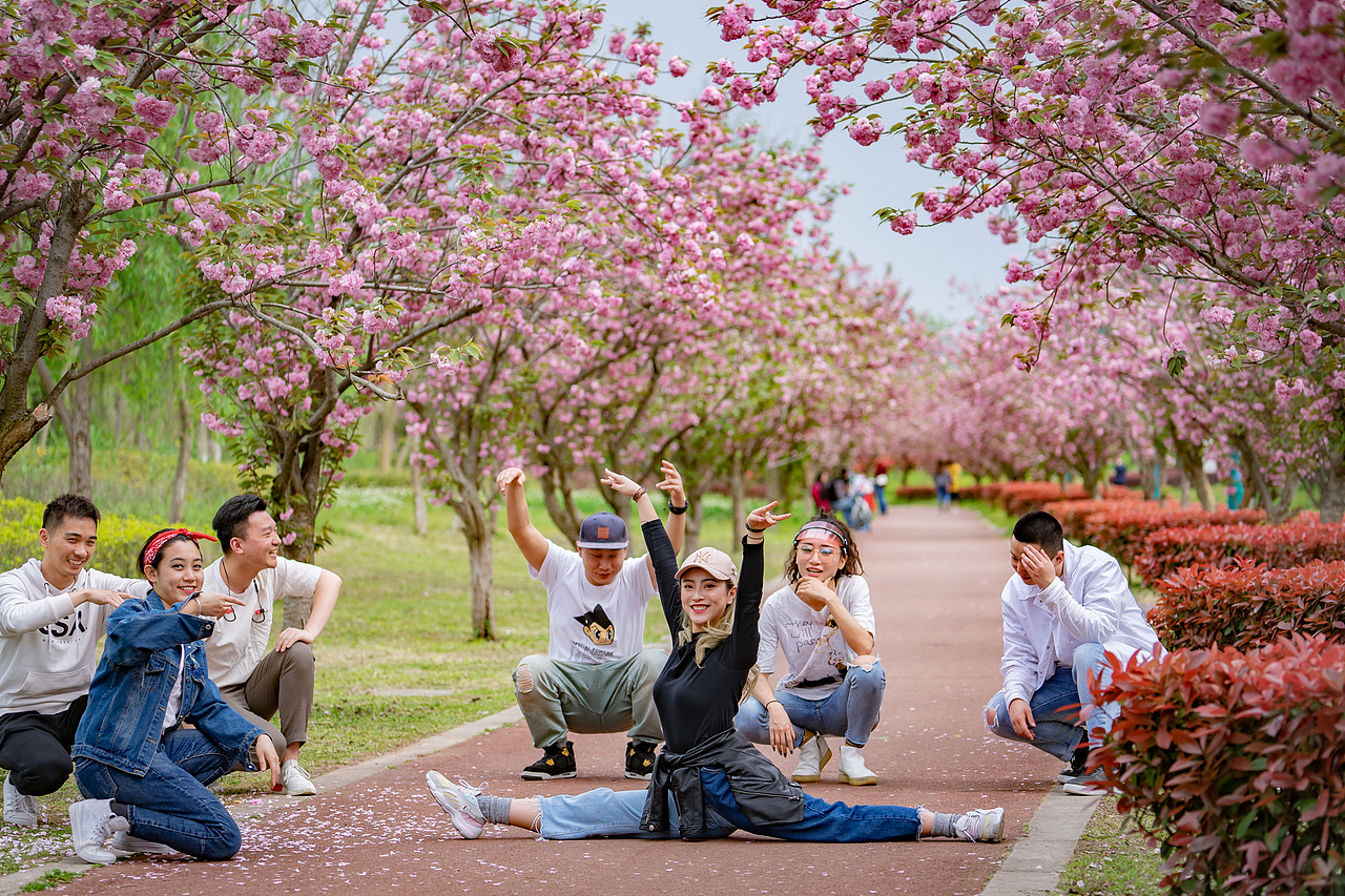 陶醉在春天的花花世界里（图ZMTUzNTQ4NjA0） - 人像摄影 - 站酷设计师迪克高原创素材 - 站酷ZCOOL