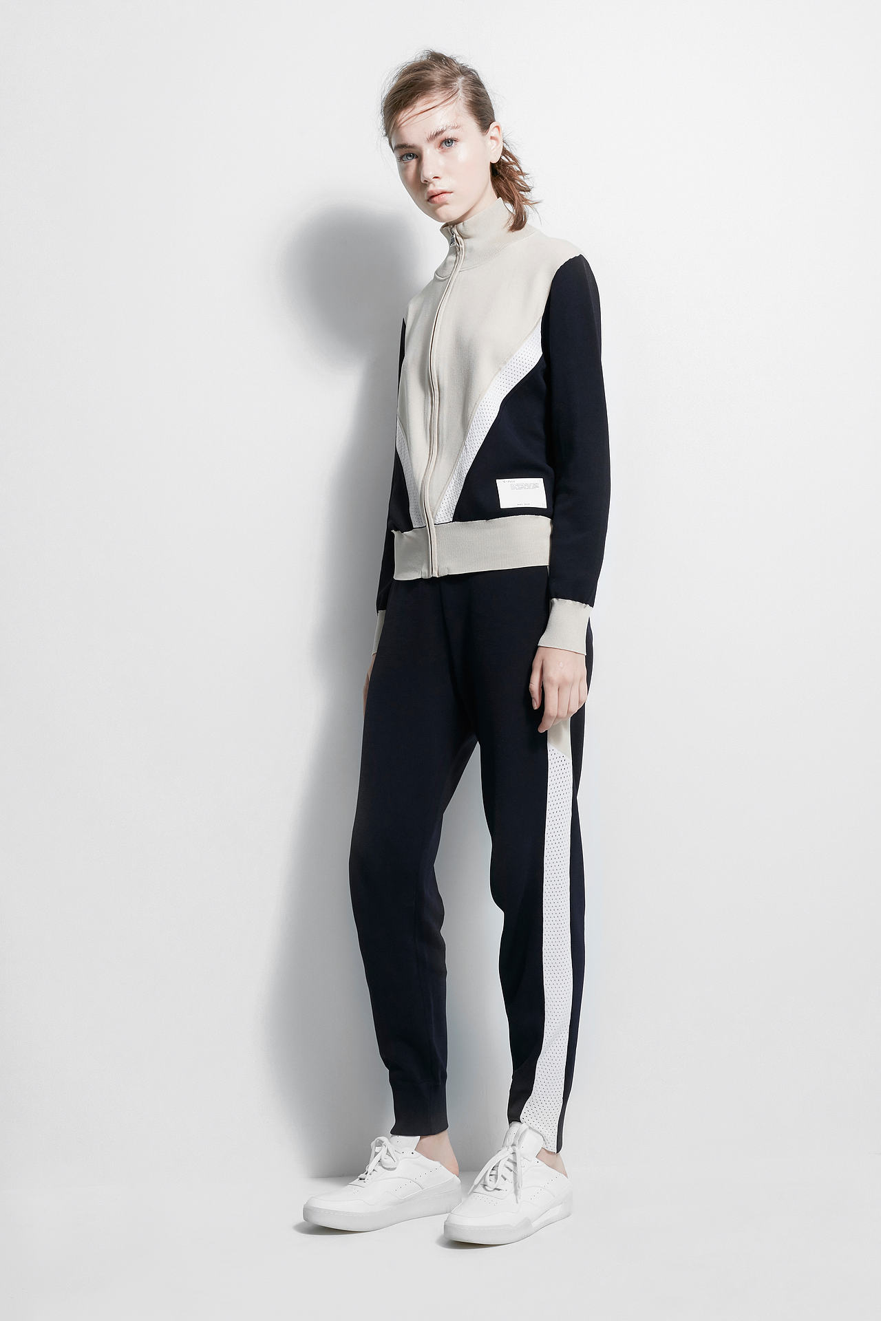 【页面视觉】III VIVINIKO轻奢女装 2017电商网页设计（图ZMTg4MjIxMzU2） - 电商 - 站酷设计师Rhema721原创素材 - 站酷ZCOOL