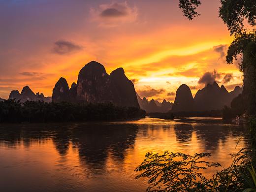 日落夕山红霞飞
