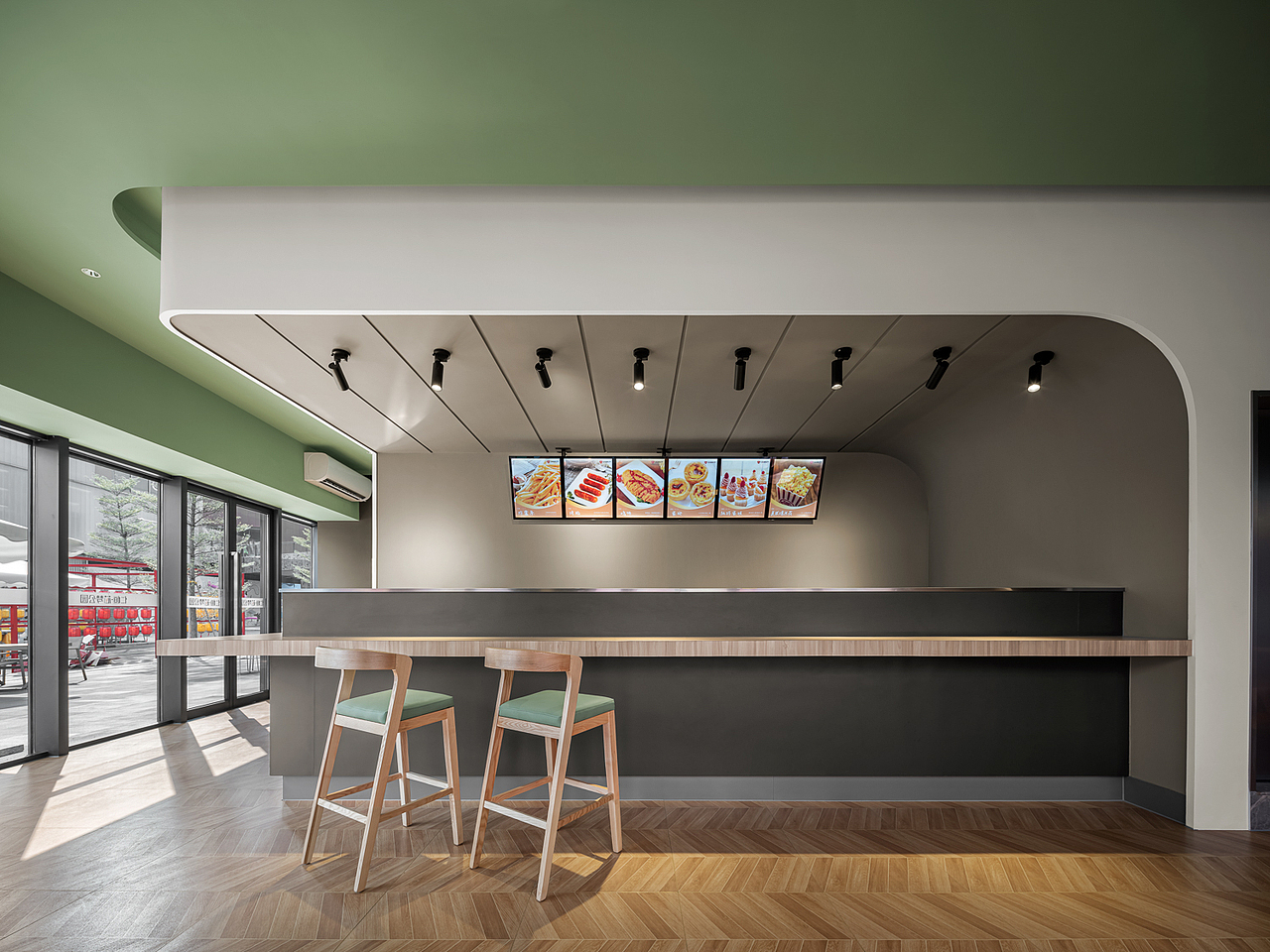 06
<br>冰淇淋店<br>·<br>Gelato舌尖上的甜<br><br>/<br>走进了迪斯尼童话电影《无敌破坏王》拉尔夫的糖果世界!