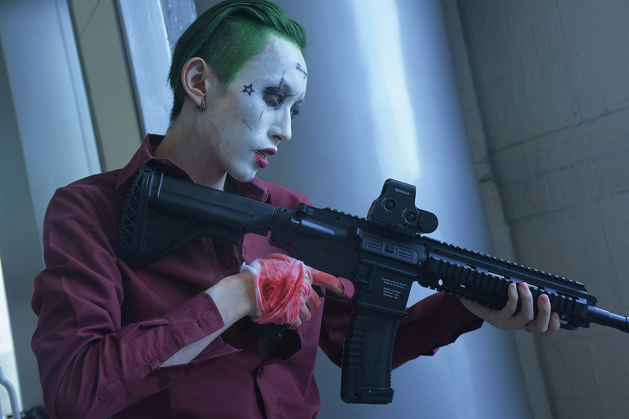 低情商:小丑竟是我自己   高情商:我在马戏团工作