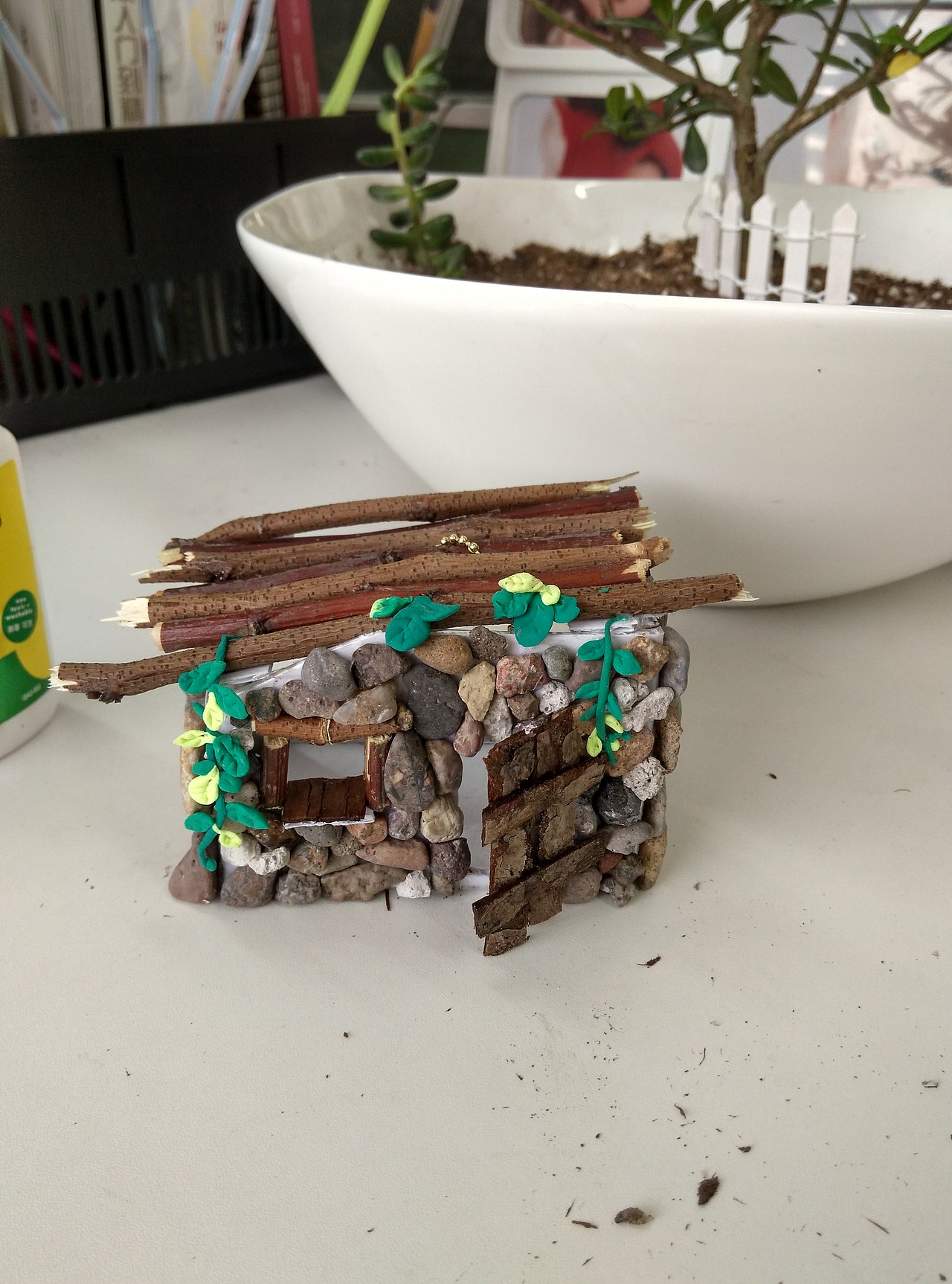 这些石头很难贴太重老是往下掉