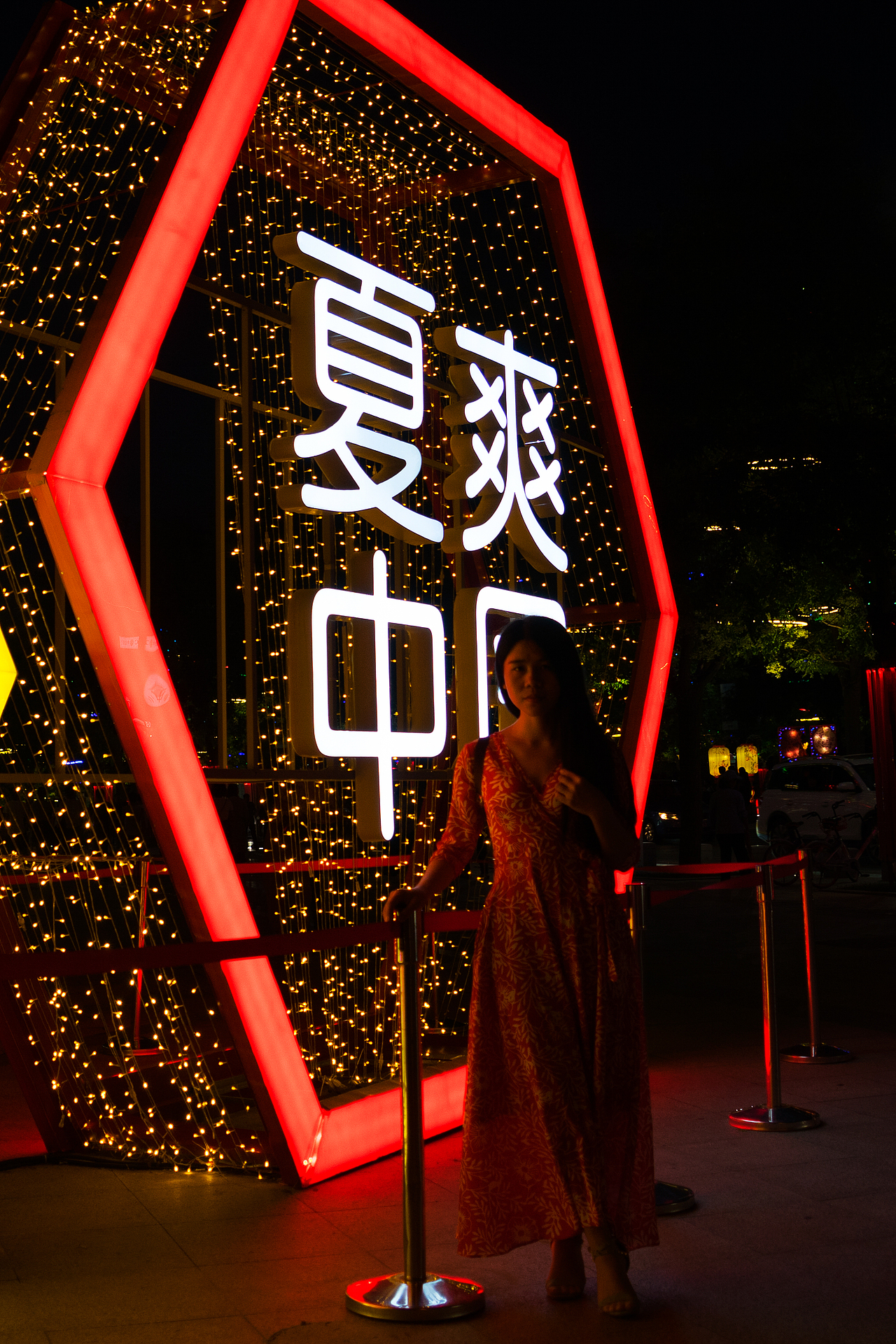 拍这张照的时候有个小哥哥问我要不要帮我拍,我一口就拒绝了,能用三脚架自拍的事怎么能让小哥哥帮忙呢~