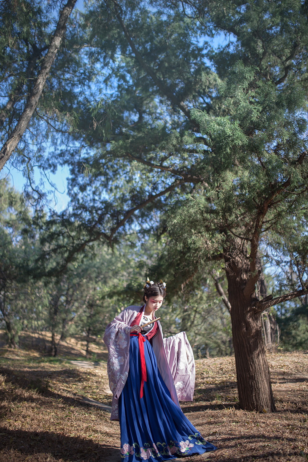 山山女稚,茫心世事