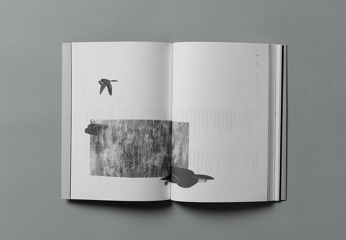 在黑洞中看我的眼睛：诗集设计（图ZMjcxNjg3MzEy） - 书籍/画册 - 站酷设计师李宜轩原创素材 - 站酷ZCOOL