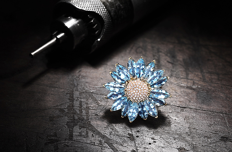 珠宝台上的精灵