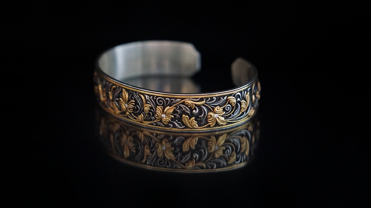 【手工雕刻唐草花纹纯银手镯】 