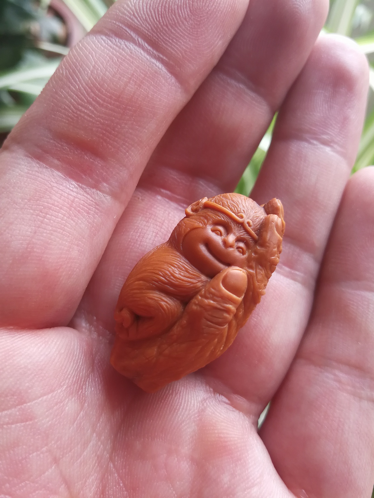 橄榄核雕小萌猴