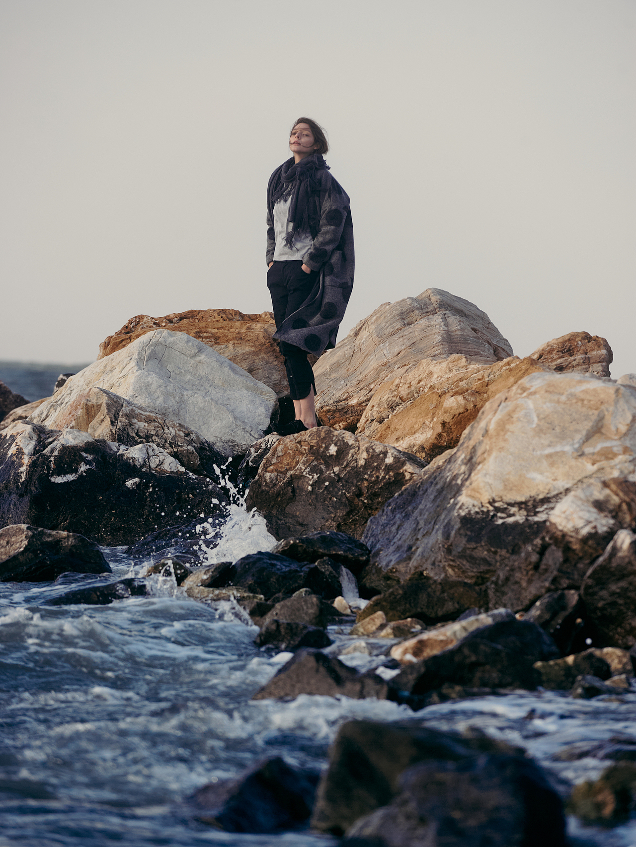 设计师品牌海边外景拍摄