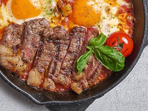 西餐菜单拍摄设计简洁水泥风格菜单拍摄设计西餐杂志