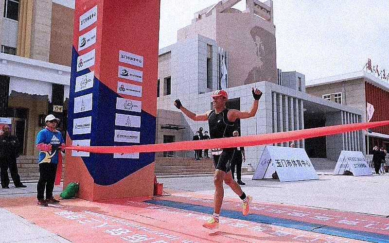 玉门首届国际铁人三项赛