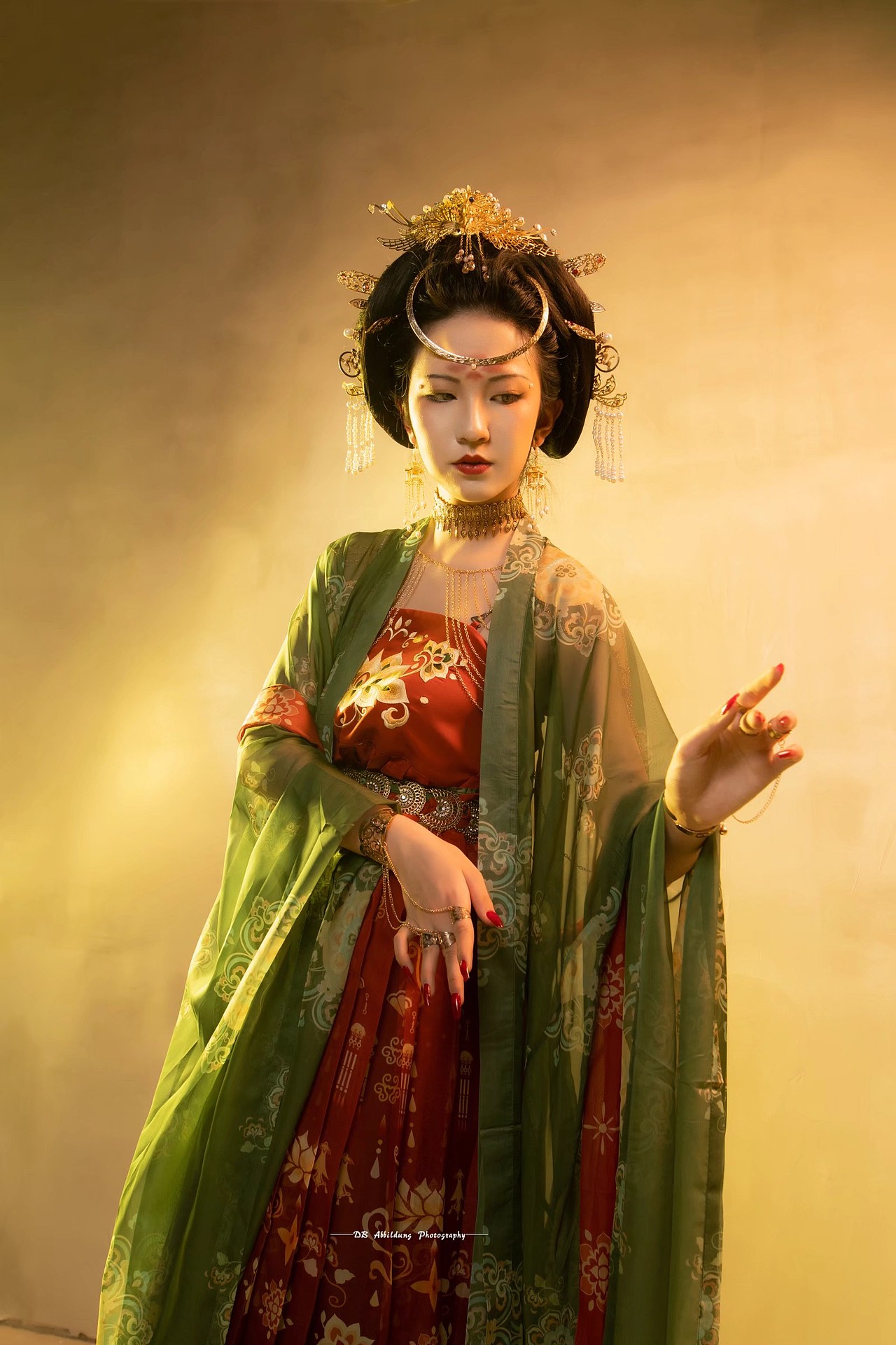 汉服·漫展拍摄·他乡遇故人（图ZMjQ2NTg2MzQ0） - 人像摄影 - 站酷设计师大冰映像原创素材 - 站酷ZCOOL