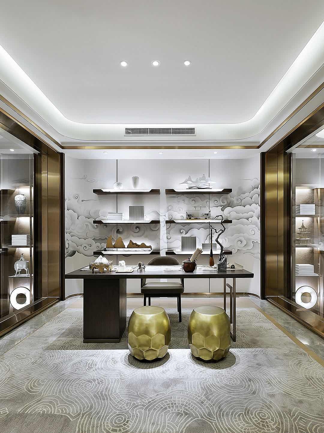 书房壁画以水墨风格渲染整体空间气氛,笔墨纸砚的古风气息不得油然而生。相信这个地方将会成就无数的绝美书画。