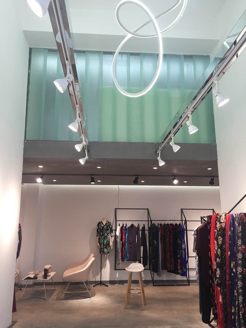 品牌成衣定制店