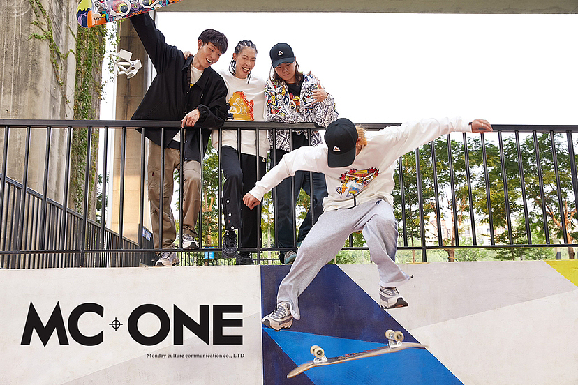 國潮&運(yùn)動品牌聯(lián)名（圖ZMzIwODQ5NTMy） - 人像攝影 - 站酷設(shè)計(jì)師廣州周壹文化攝影原創(chuàng)素材 - 站酷ZCOOL