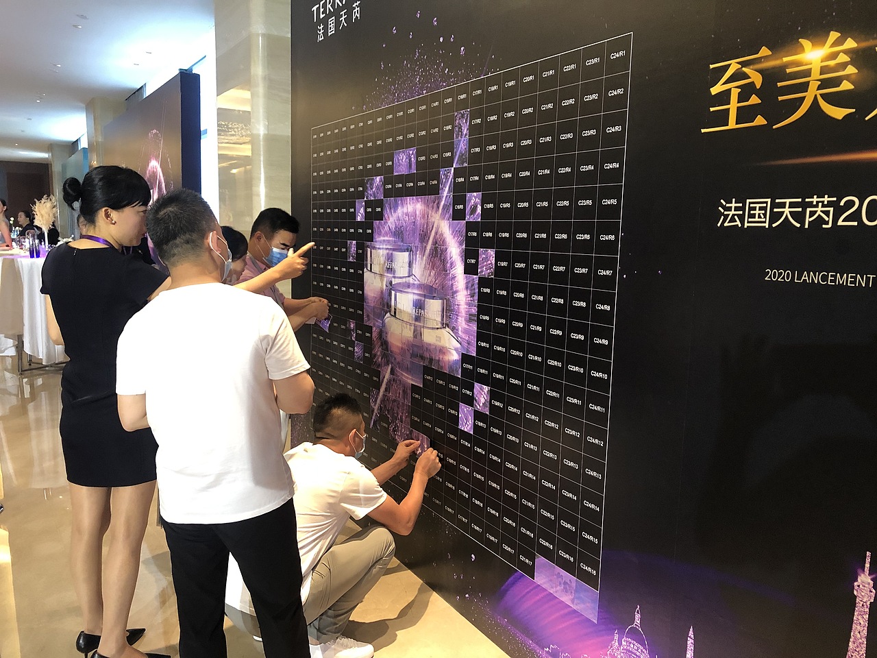 新颖照片拼logo签到墙 马赛克签到墙