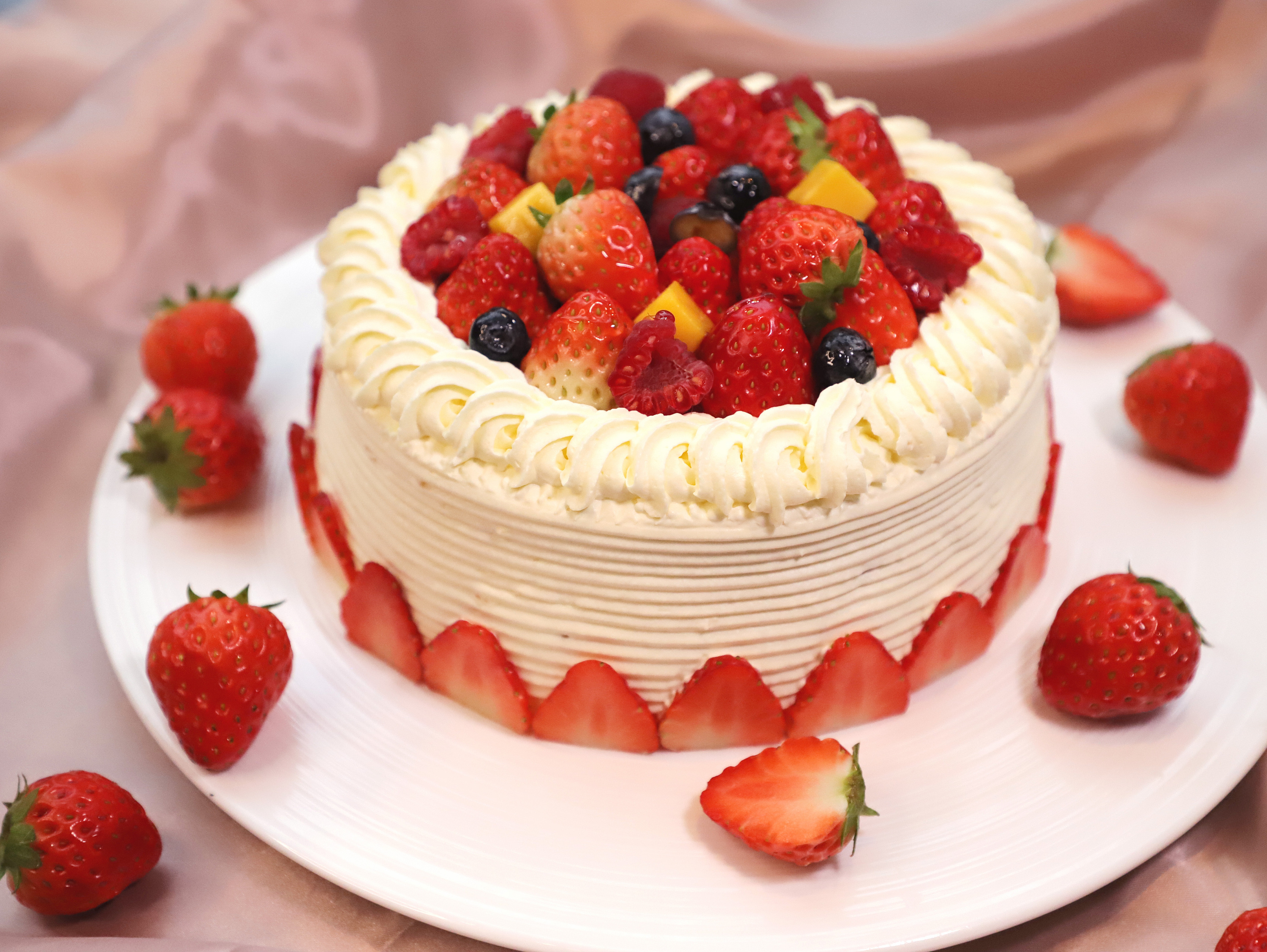 草莓奶油蛋糕|摄影|产品摄影|老五花wuhua - 原创作品 - 站酷 (zcool)