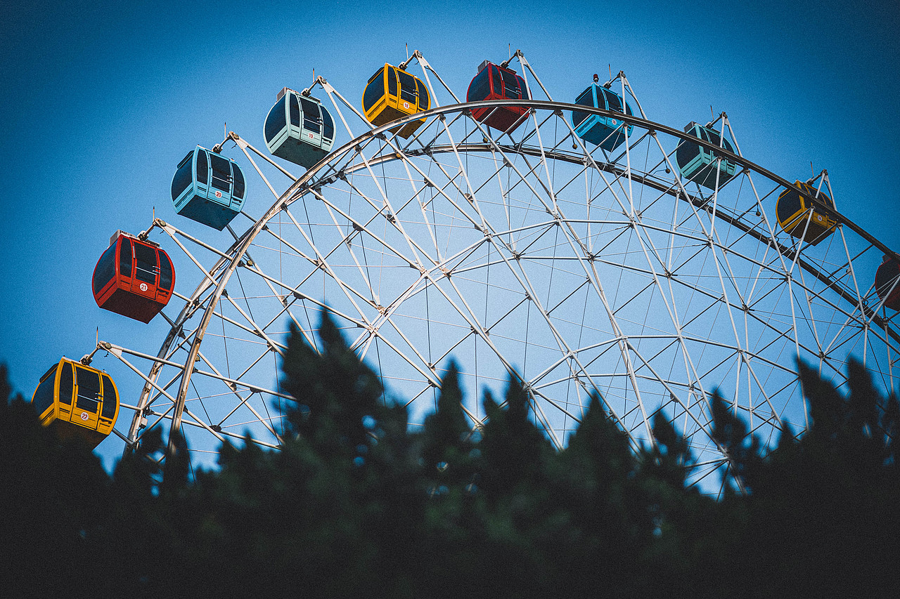 夕阳下的碧沙岗