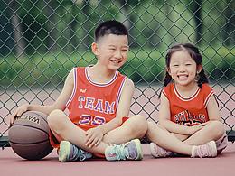 嗨，來(lái)打籃球啊