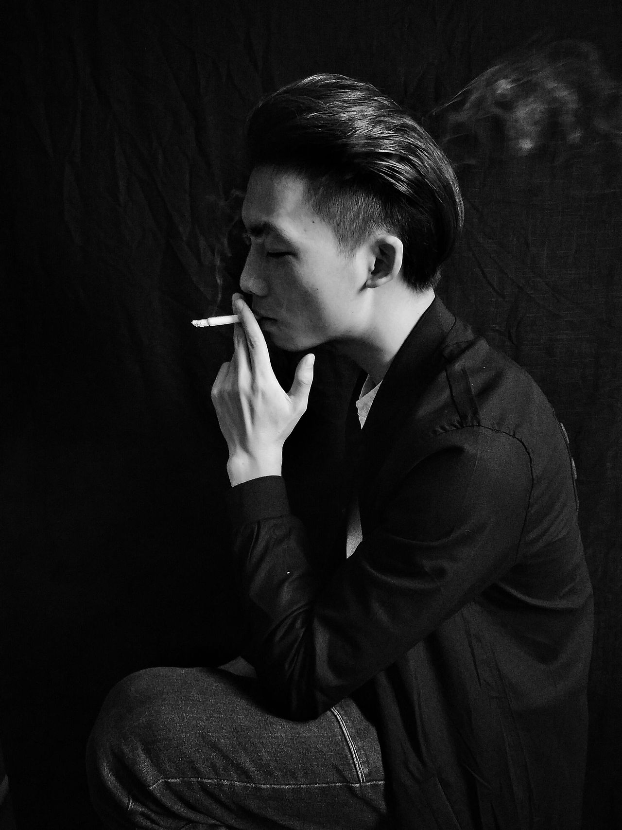 关键词 :手机摄影.黑背景.人物.职业.广告.玩（图ZNjAwNzY0NzY=） - 人像摄影 - 站酷设计师Leonce原创素材 - 站酷ZCOOL
