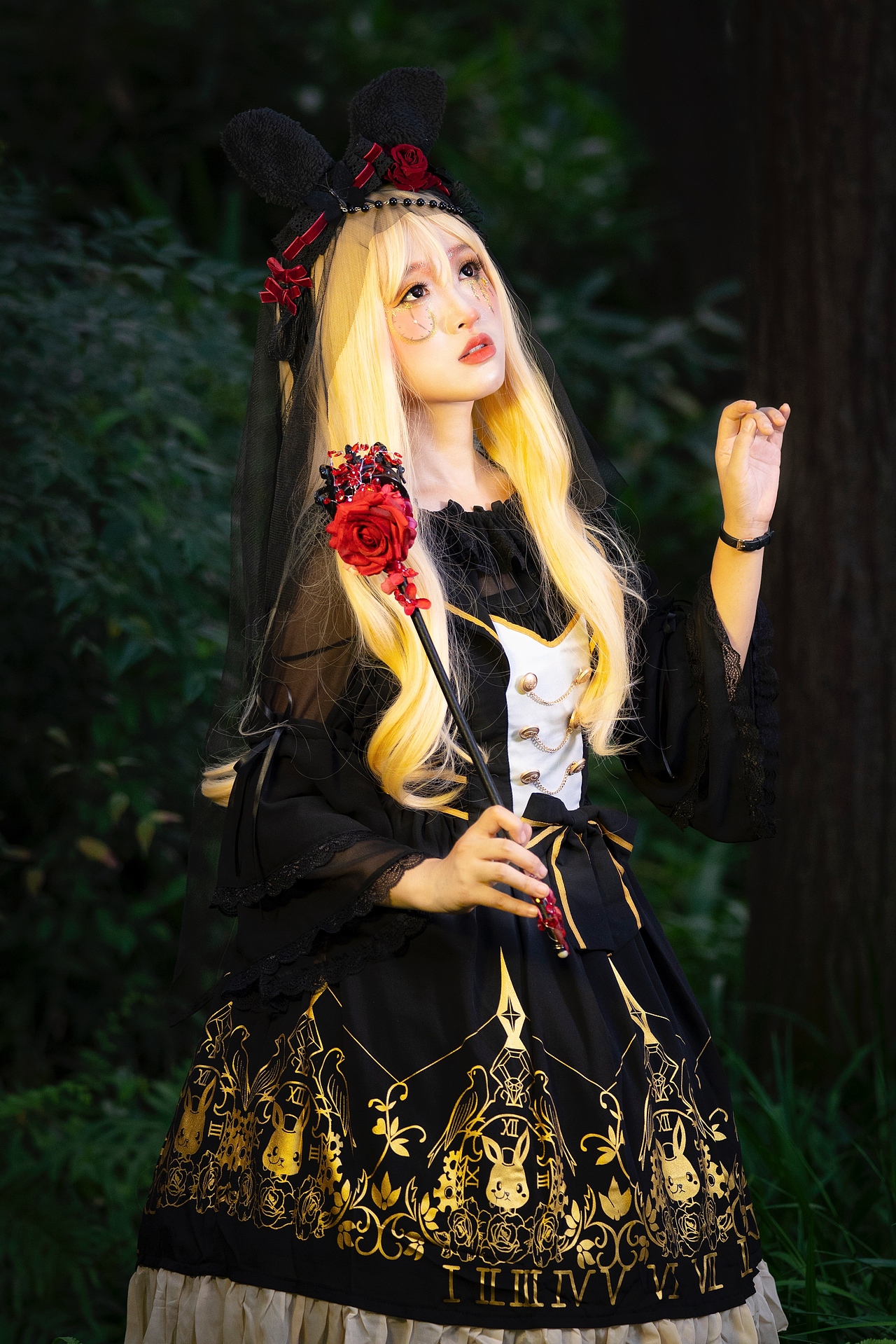 女生摄影 摆拍 时钟主题