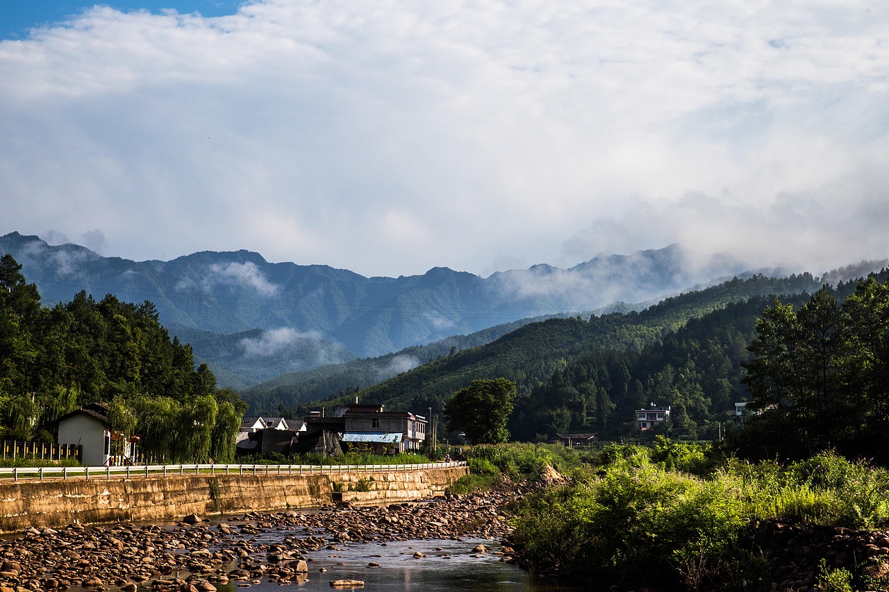 天生露 露生雾 美