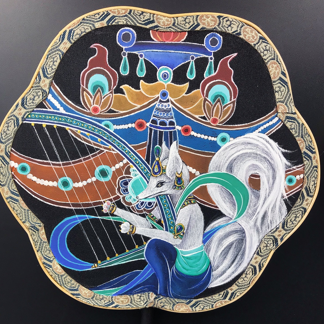 手绘团扇-飞天狐狸