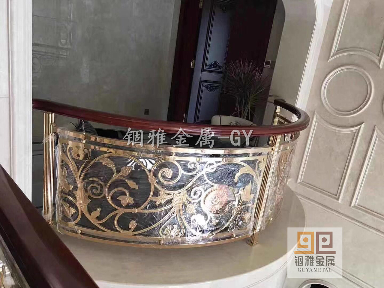 铝艺楼梯梯护栏新潮系列 黄铜雕刻护栏锢雅厂家定制